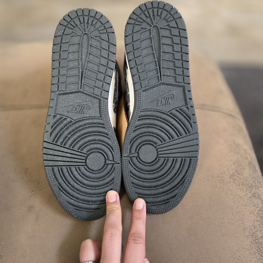 Nike Navy and Pink Floral High-Tops - Picture 4 of 10